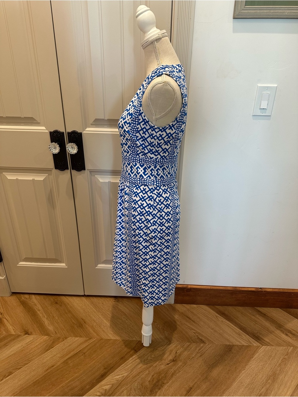 J McLaughlin Lola Dress, Blue/wht Geometric, Catalina Cloth Jersey, Sz S, nwt - Picture 2 of 7